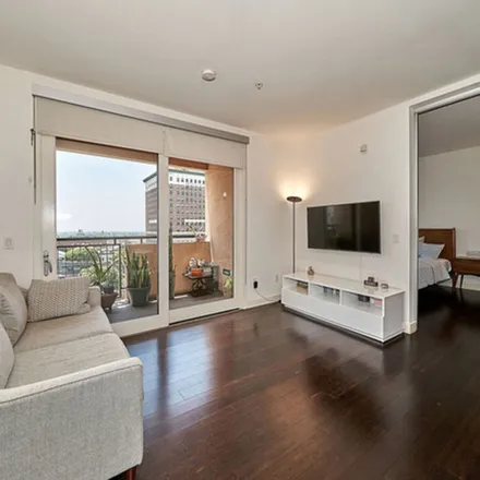 Image 4 - Wilshire Boulevard Temple, South Barrington Avenue, Los Angeles, CA 90025, USA - Apartment for rent