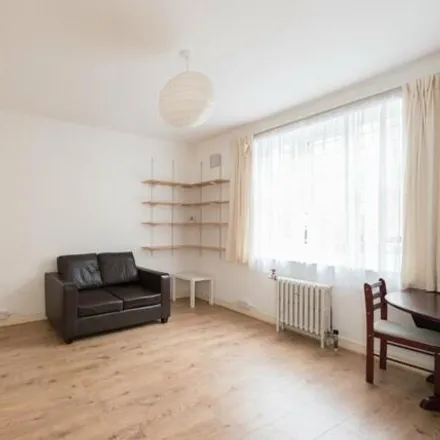 Image 3 - Gilling Court, Belsize Grove, London, NW3 4XD, United Kingdom - Loft for rent