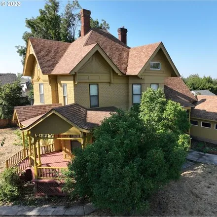 Buy this 5 bed house on 114 West Collins Street in Goldendale, WA 98620