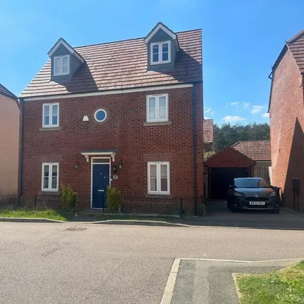 Rent this 5 bed house on Temple Crescent in Milton Keynes, MK4 4JL