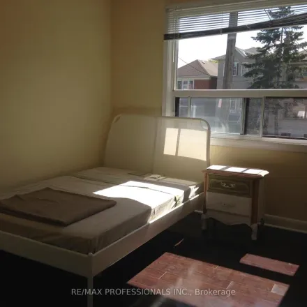 Image 5 - 9 Lacey Avenue, Toronto, ON M6M 3P1, Canada - Apartment for rent