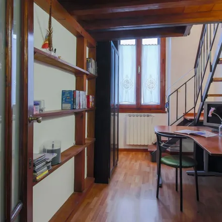 Image 6 - Biblioteca dell'Associazione Robert F. Kennedy of Europe Onlus, Via Ghibellina, 50122 Florence FI, Italy - Apartment for rent