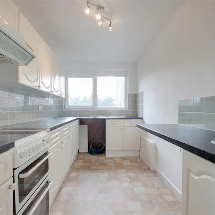 Rent this 2 bed apartment on Tennyson Road in Worthing, BN11 4BU