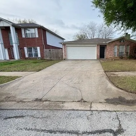 Rent this 3 bed house on 408 Moss Hill Drive in Arlington, TX 76018