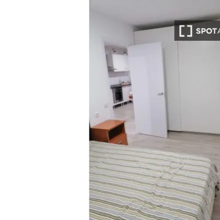 Rent this 3 bed room on 215 Músic Ayllón - Joan Fuster in Carrer del Músic Ayllón, 46018 Valencia