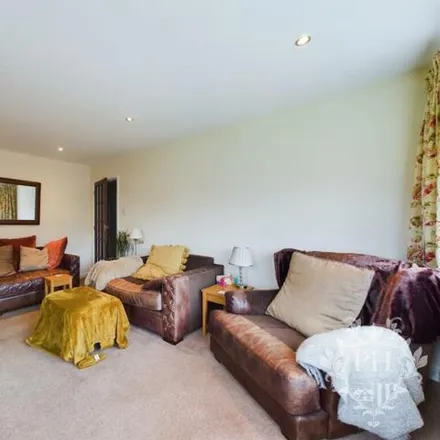 Image 5 - Hollywalk Close, Redcar and Cleveland, TS6 0QR, United Kingdom - House for sale
