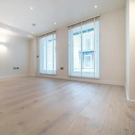 Image 1 - The Chandos, 29 St. Martin's Lane, London, WC2N 4ER, United Kingdom - Room for rent