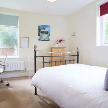 Rent this 5 bed apartment on 147 Rolleston Drive in Nottingham, NG7 1JZ