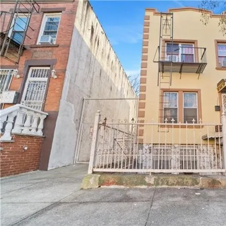 Image 1 - 2234 Pacific Street, New York, NY 11233, USA - Duplex for sale