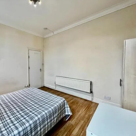 Image 5 - Florence Mansions, Vivian Avenue, The Hyde, London, NW4 3YA, United Kingdom - Room for rent