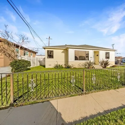 Buy this 3 bed house on 2641 Warwood Road in Lakewood, CA 90712