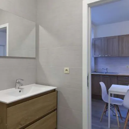 Rent this 2 bed apartment on Rue Gatti de Gamond - Gatti de Gamondstraat 34 in Uccle - Ukkel, Belgium