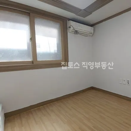 Rent this studio apartment on 서울특별시 서초구 반포동 733-18