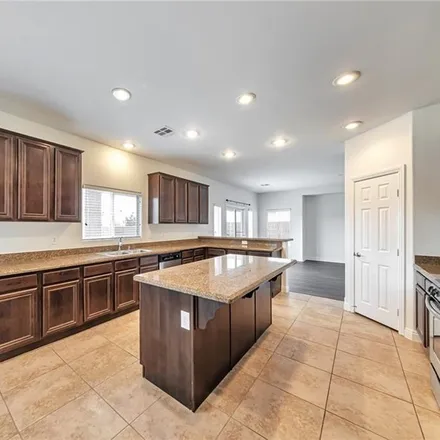 Image 2 - 2898 East Gables Vale Court, Paradise, NV 89121, USA - House for sale