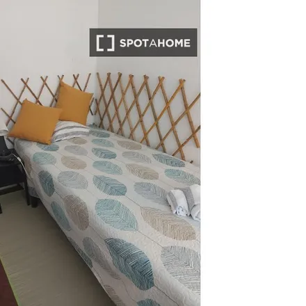Rent this 3 bed room on Rua 7 de Junho de 1759 19 in 2700-794 Amadora, Portugal