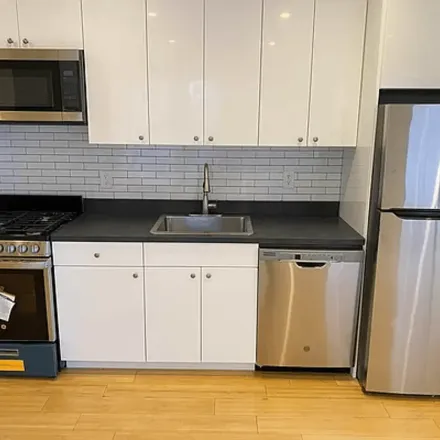 Rent this 3 bed apartment on 562 West 189th Street in New York, NY 10040