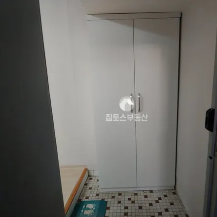 Rent this 3 bed apartment on 서울특별시 광진구 능동 175