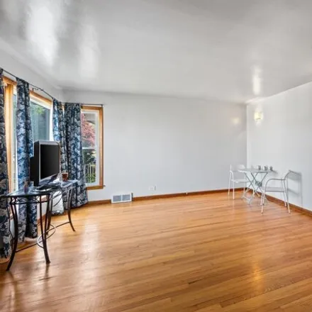 Image 3 - 7918 South Troy Street, Chicago, IL 60652, USA - House for sale