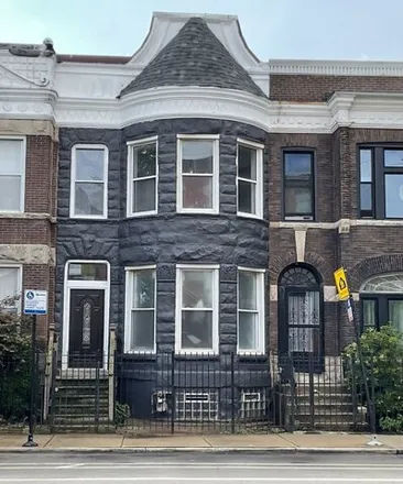 Buy this 3 bed townhouse on 2455 West Jackson Boulevard in Chicago, IL 60612