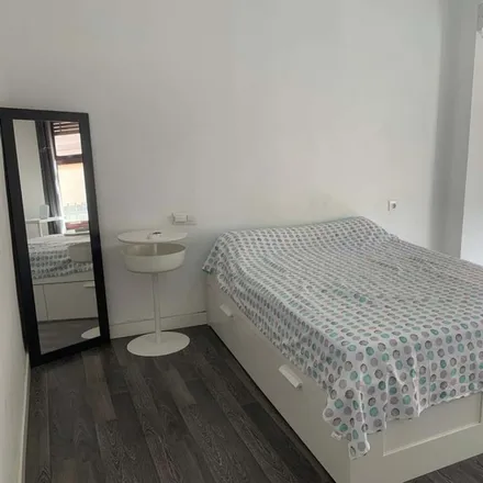 Rent this 5 bed room on Cau Muixeranguer de Castelló in Avenida Alcora, 24