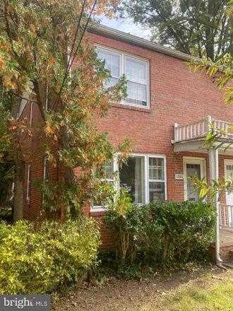 Buy this 3 bed townhouse on 1221 South Buchanan Street in Columbia Forest, Arlington