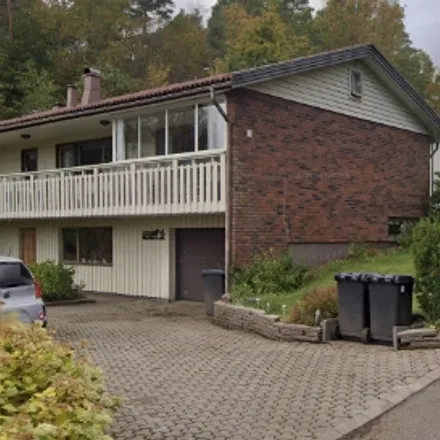 Rent this 7 bed house on Fältspatsvägen 7 in 437 31 Lindome, Sweden