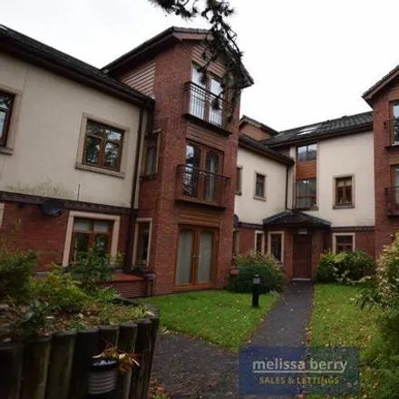 Rent this 2 bed room on Thorndyke Walk in Prestwich, M25 0PZ