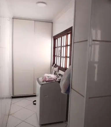Buy this 2 bed house on Rua Vito Pedro Dell'Antonia in Bairro da Matriz, Mauá - SP