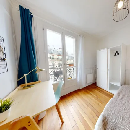 Rent this 9 bed room on 61 Rue des Cloÿs in 75018 Paris, France