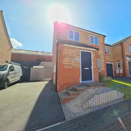 Buy this 3 bed house on Ellwood Close in Cudworth, S71 5FY