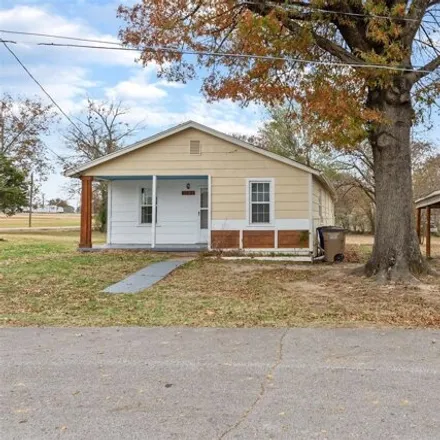 Buy this 2 bed house on 447 Northeast 12th Street in Wagoner, OK 74467