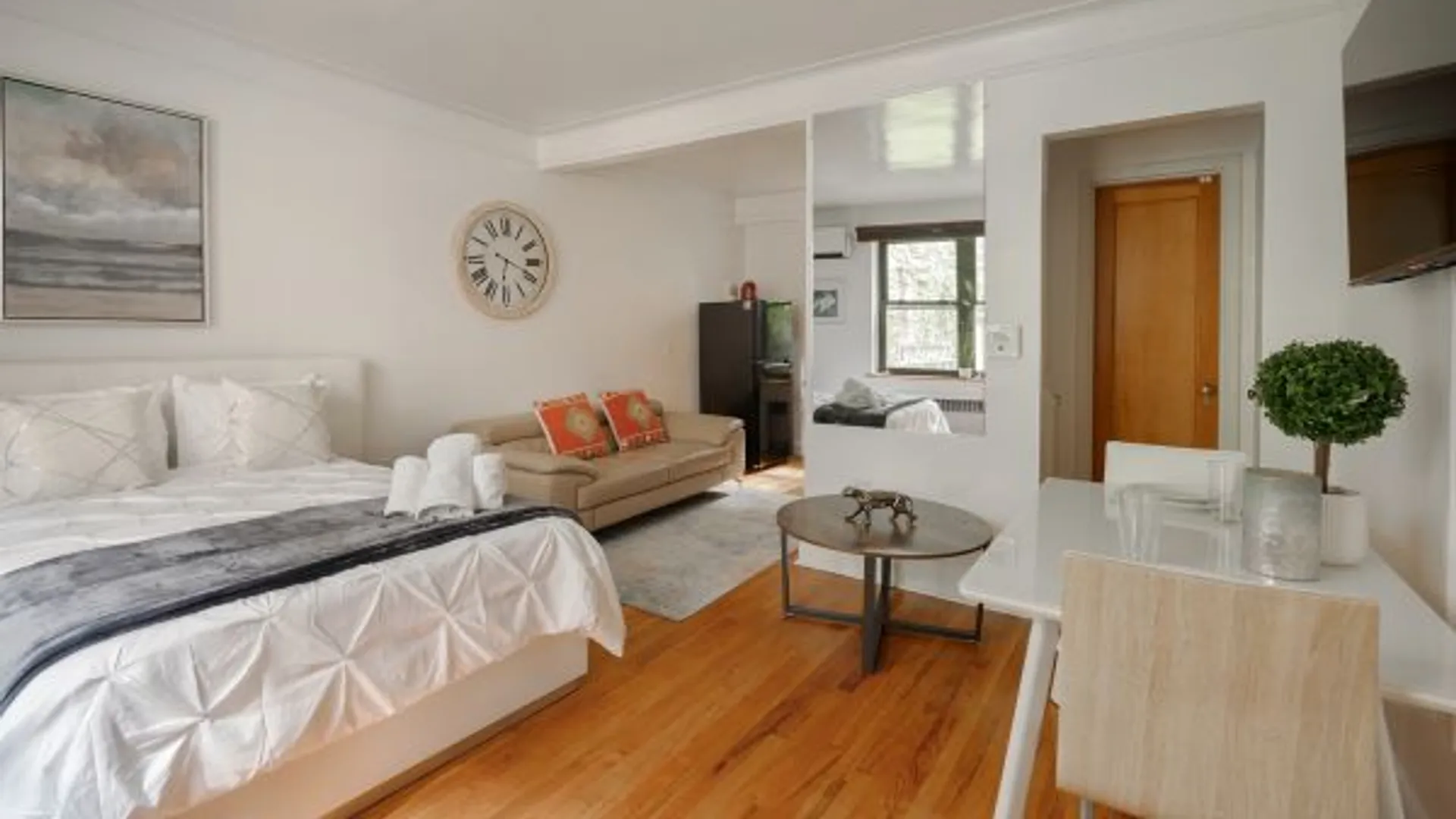 208 West 17th Street, New York, NY 10011, USA | Studio apartment for rent
