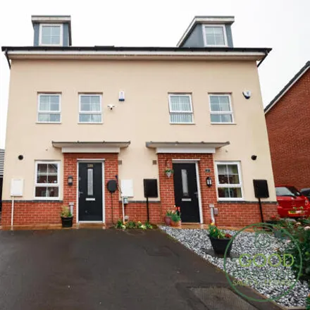 Buy this 3 bed townhouse on Scotsman Avenue in Broughton, PR2 3DF