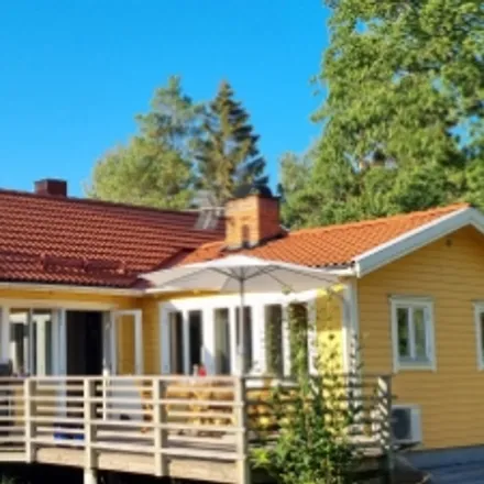 Rent this 3 bed house on Ugglestigen 14B in 139 41 Strömma, Sweden