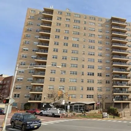 Buy this 1 bed condo on Summit House in 7100 Boulevard East, Guttenberg