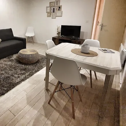 Rent this 2 bed apartment on 63140 Châtel-Guyon
