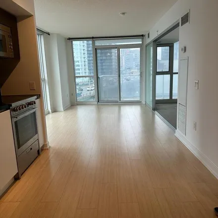 Image 2 - Quartz, 75 Queens Wharf Road, Old Toronto, ON M5V 0S4, Canada - Apartment for rent