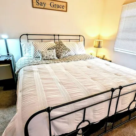 Rent this 1 bed apartment on Des Plaines
