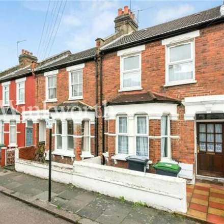 Buy this 3 bed townhouse on Ritches Road in London, N15 3BB