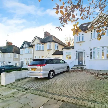 Rent this 5 bed duplex on Tenterden Drive in London, NW4 1ED