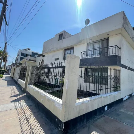 Buy this studio house on Jirón Ismael Bielich Flores in Santiago de Surco, Lima Metropolitan Area 15803