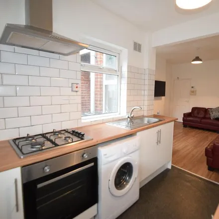 Image 3 - Kettle Black, 301 Ecclesall Road, Sheffield, S11 8NX, United Kingdom - Townhouse for rent