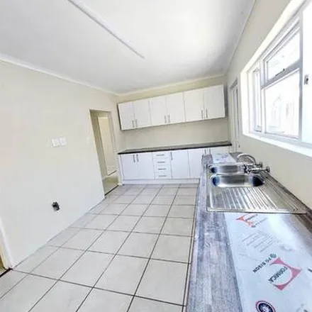 Rent this 3 bed apartment on Applemist Road in Ottery, Cape Town