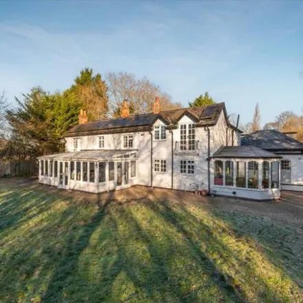 Buy this 6 bed house on Spinning Wheel Lane in Binfield, RG42 5QH
