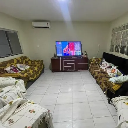 Buy this 6 bed house on Rua Severiano Batista de Oliveira in Centro, Formosa - GO
