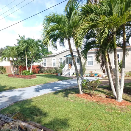 Image 2 - 4629 Southeast Circle Way, Port Salerno, FL 34997, USA - House for sale
