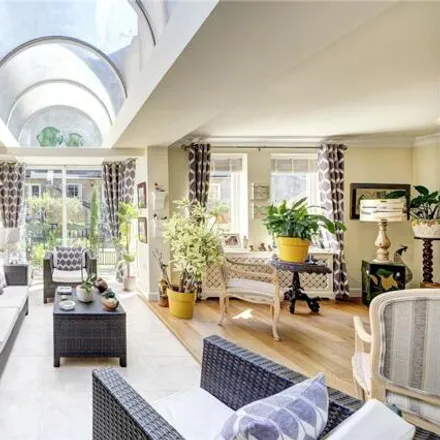 Image 4 - 6 Chester Gate, London, NW1 4JH, United Kingdom - Townhouse for sale