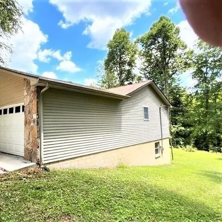 Image 2 - 240 Yon Side Drive, Pleasant Hill, Cumberland County, TN 38578, USA - House for sale