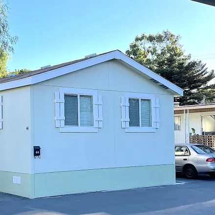 Image 2 - 520 Pine Avenue, Goleta, CA 93117, USA - House for sale