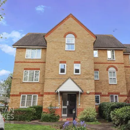 Rent this 2 bed apartment on Southwold Crescent in London Road, Benfleet